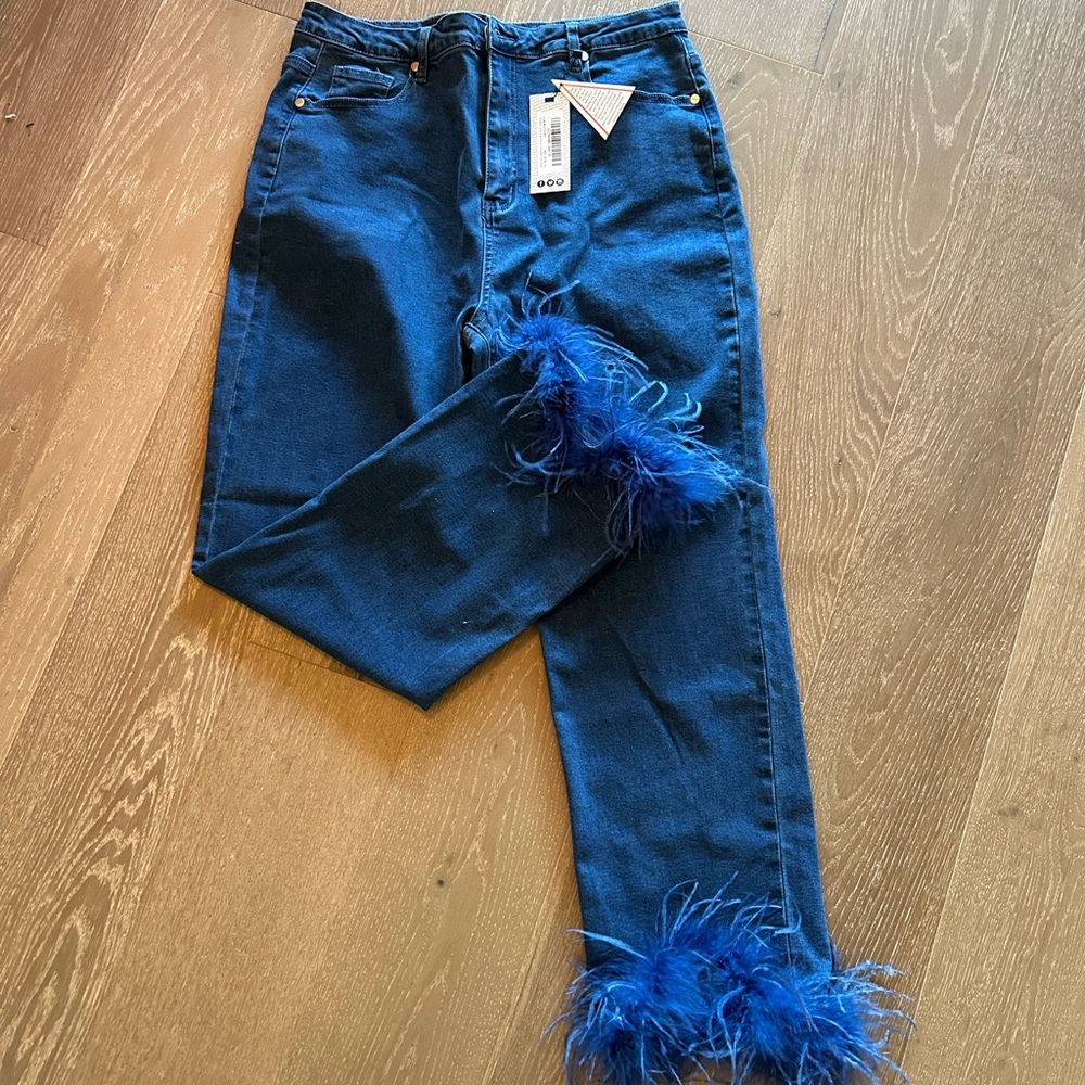 NWT Petite Straight Leg Feather Hem Trim Jeans